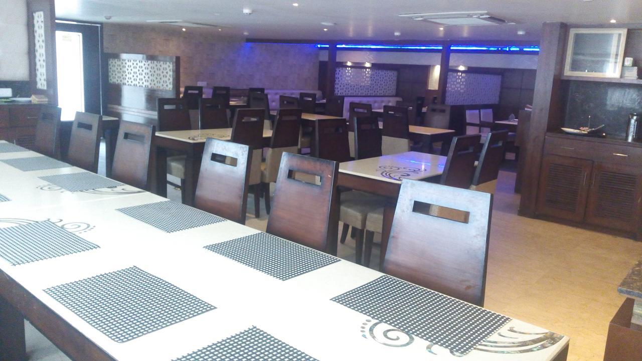 Hotel Opulence Pathānkot 外观 照片